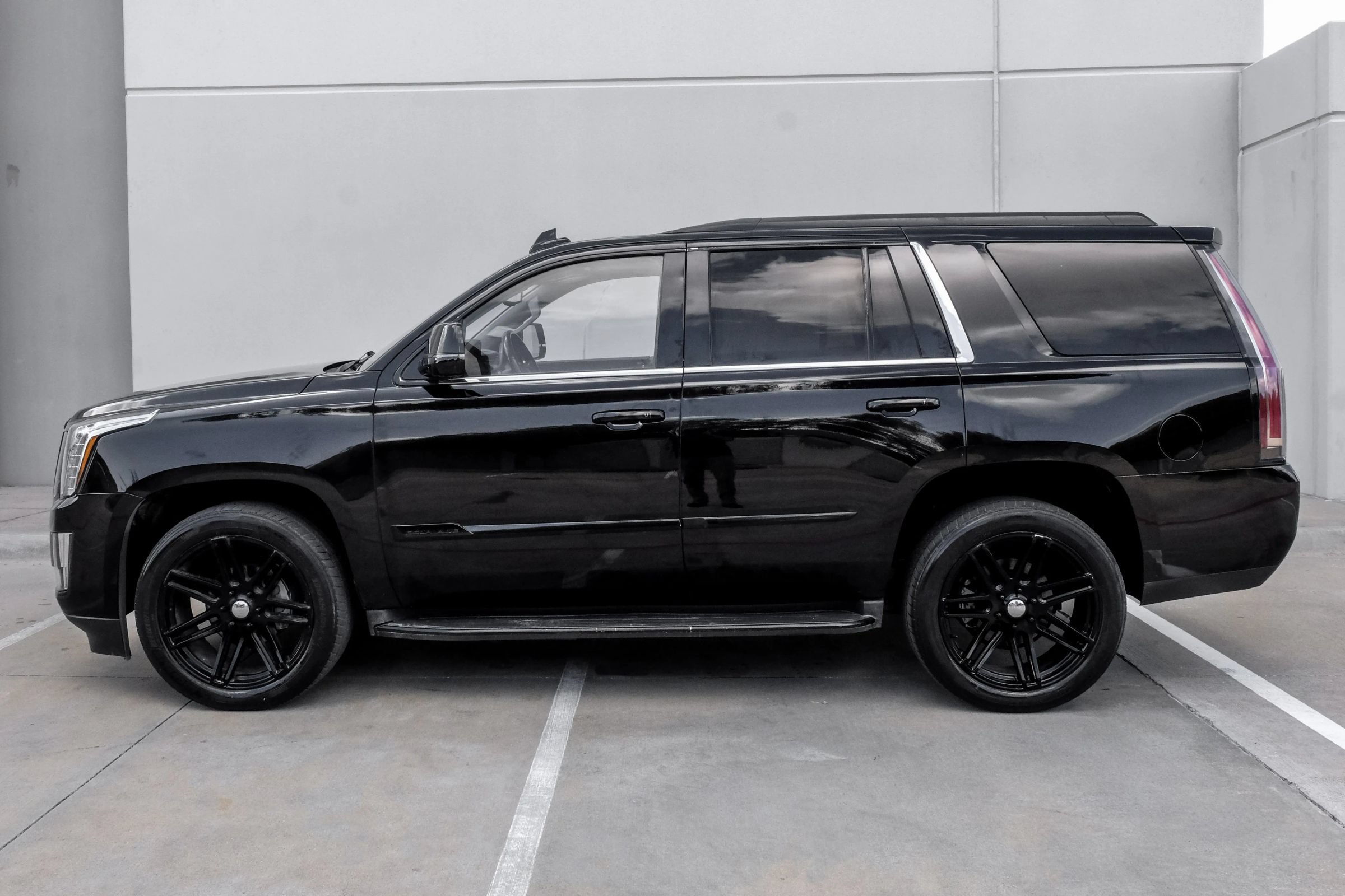 Used 2016 Cadillac Escalade Luxury AWD/4WD image 13