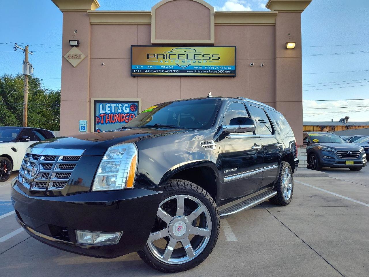 Used 2012 Cadillac Escalade Luxury RWD image 1