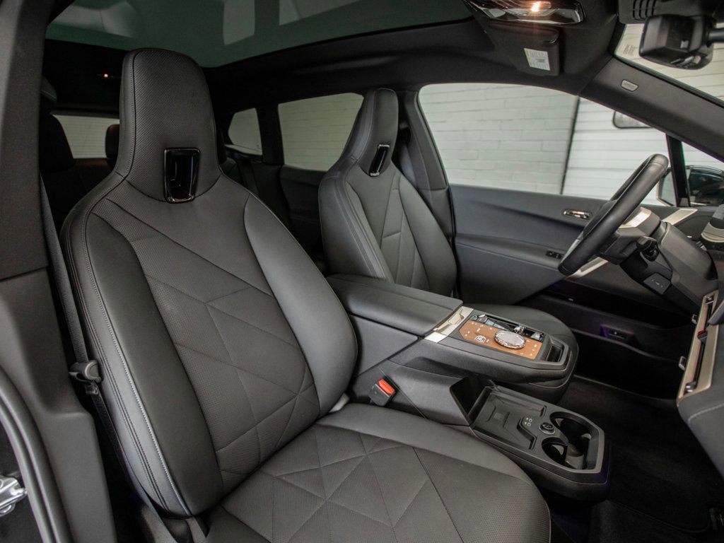 Used 2023 BMW iX xDrive50 w/ Premium Package image 22