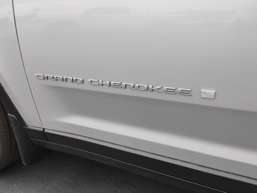 New 2025 Jeep Grand Cherokee Laredo X w/ Trailer Tow Package image 10