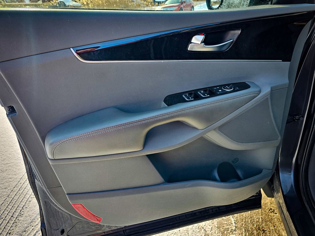 Used 2016 Kia Sorento EX image 10