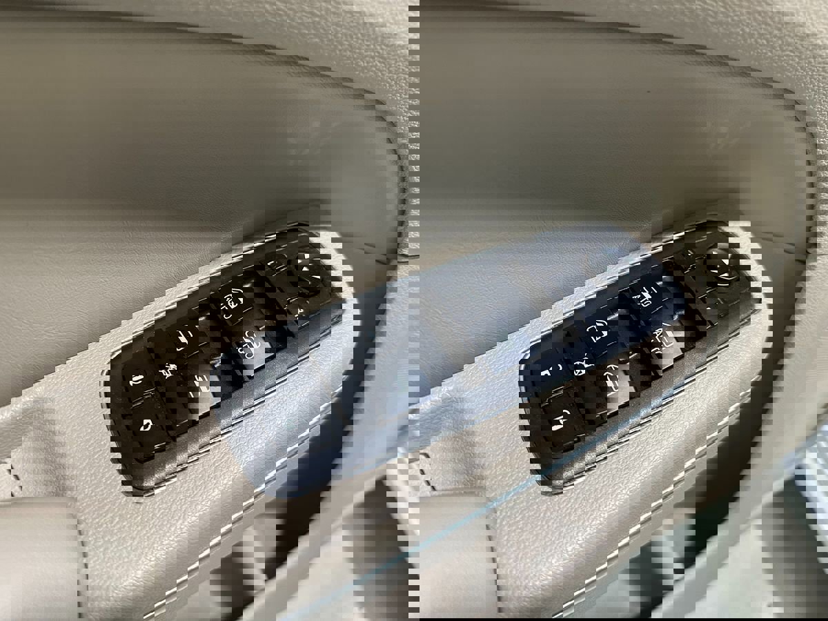 Used 2013 Chrysler 300 C w/ Light Group image 25