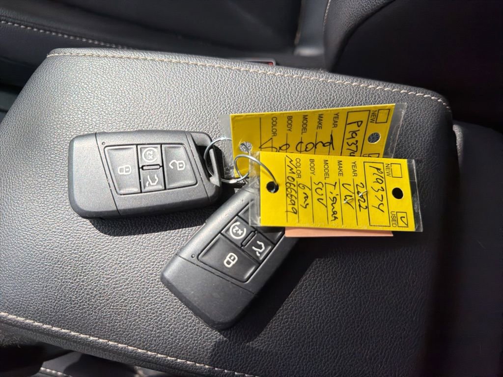 Used 2022 Volkswagen Tiguan SE w/ Panoramic Sunroof Package image 14