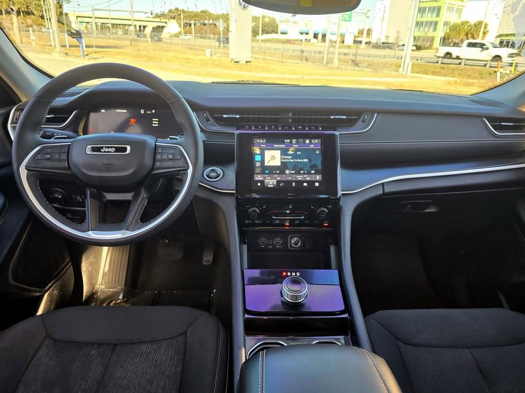 Used 2023 Jeep Grand Cherokee Laredo w/ Luxury Tech Group I image 9