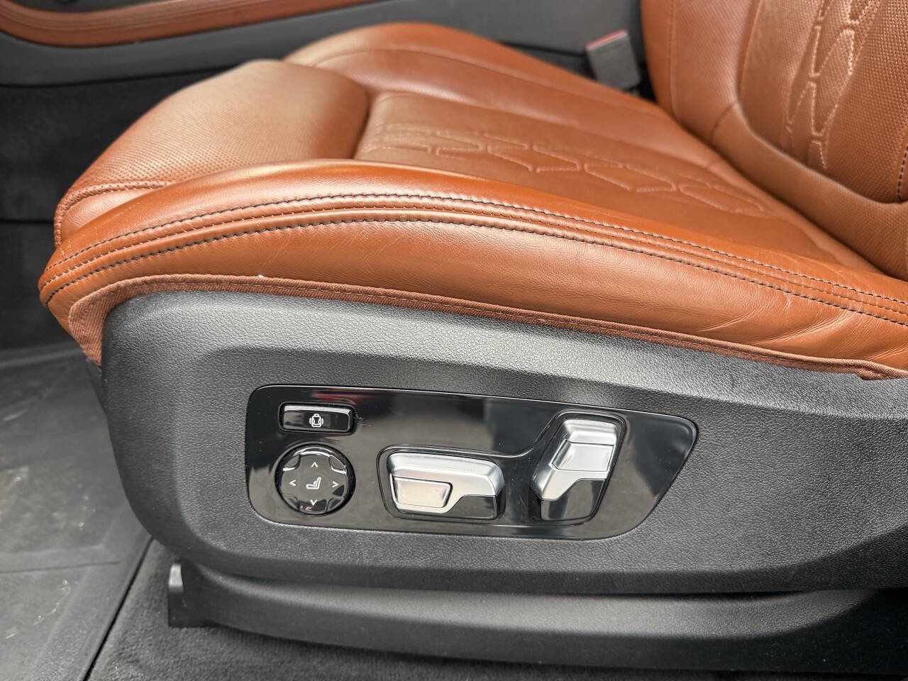Used 2021 BMW X7 xDrive40i w/ M Sport Package image 13