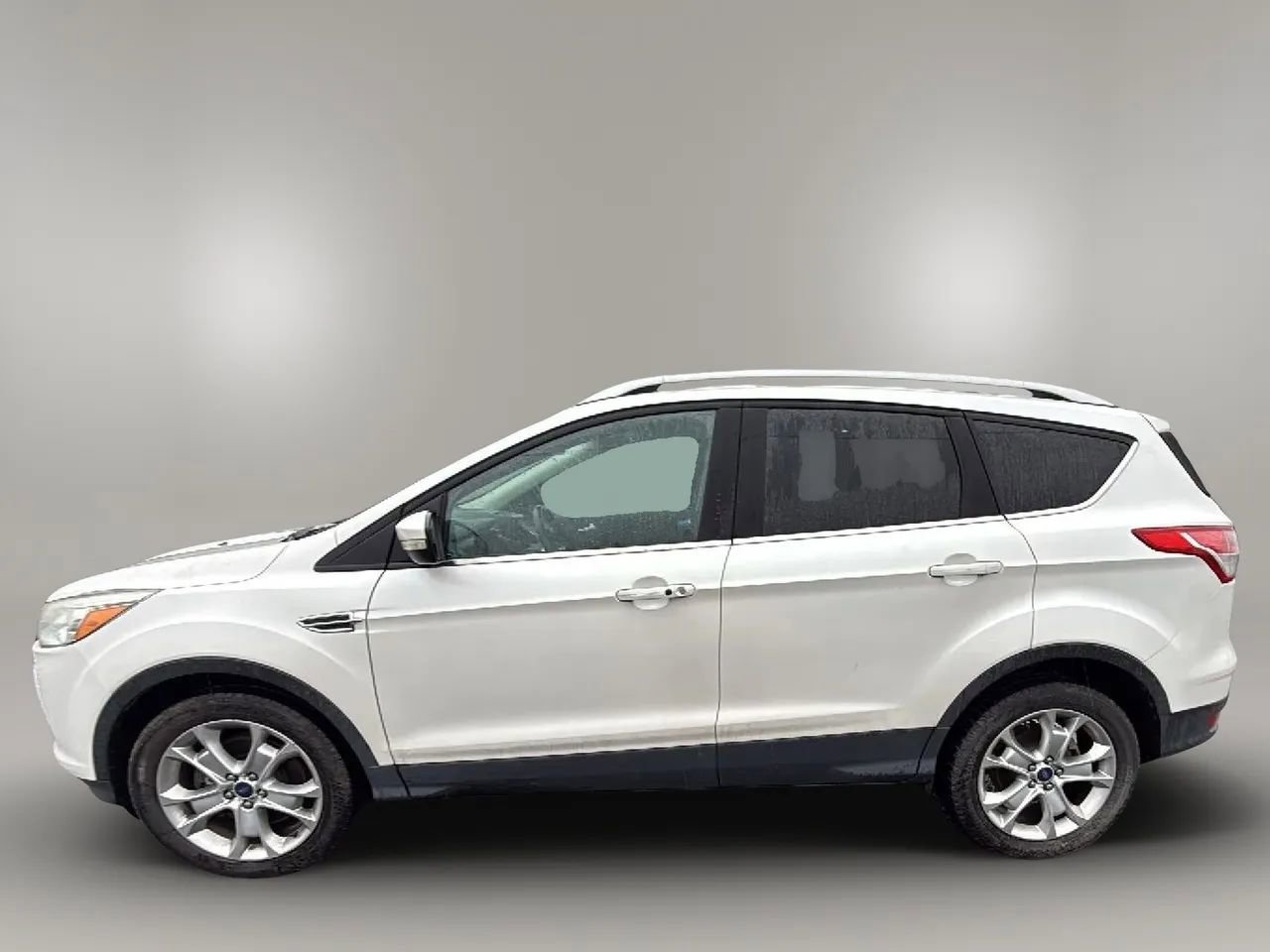 Used 2016 Ford Escape Titanium image 2