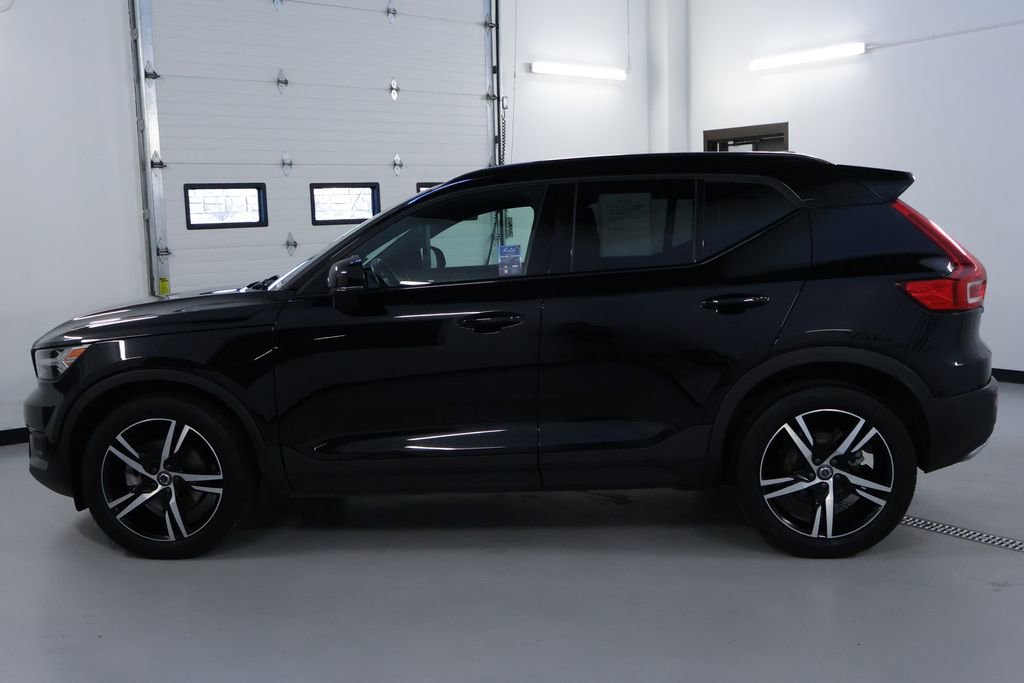 Used 2019 Volvo XC40 T5 R-Design image 4