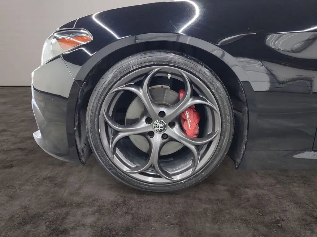 Used 2019 Alfa Romeo Giulia Ti Sport w/ Quick Order Package 22U Sport RWD image 9