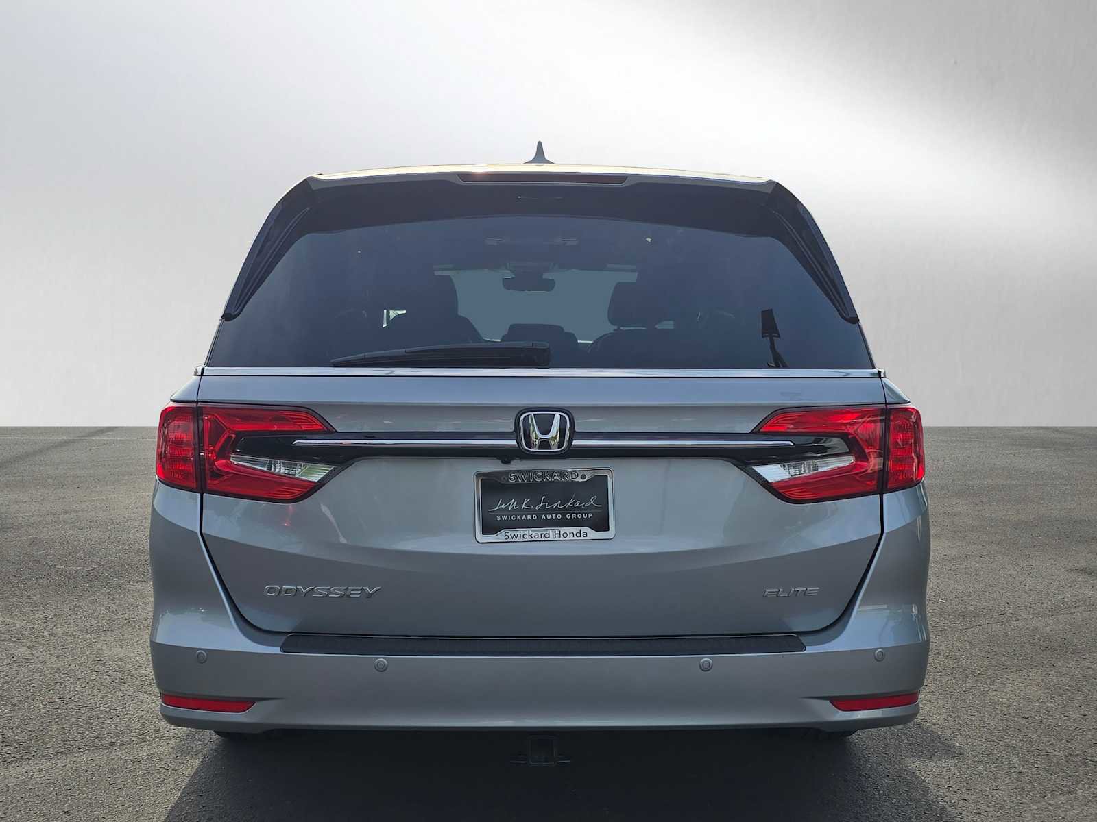 Used 2023 Honda Odyssey Elite image 4