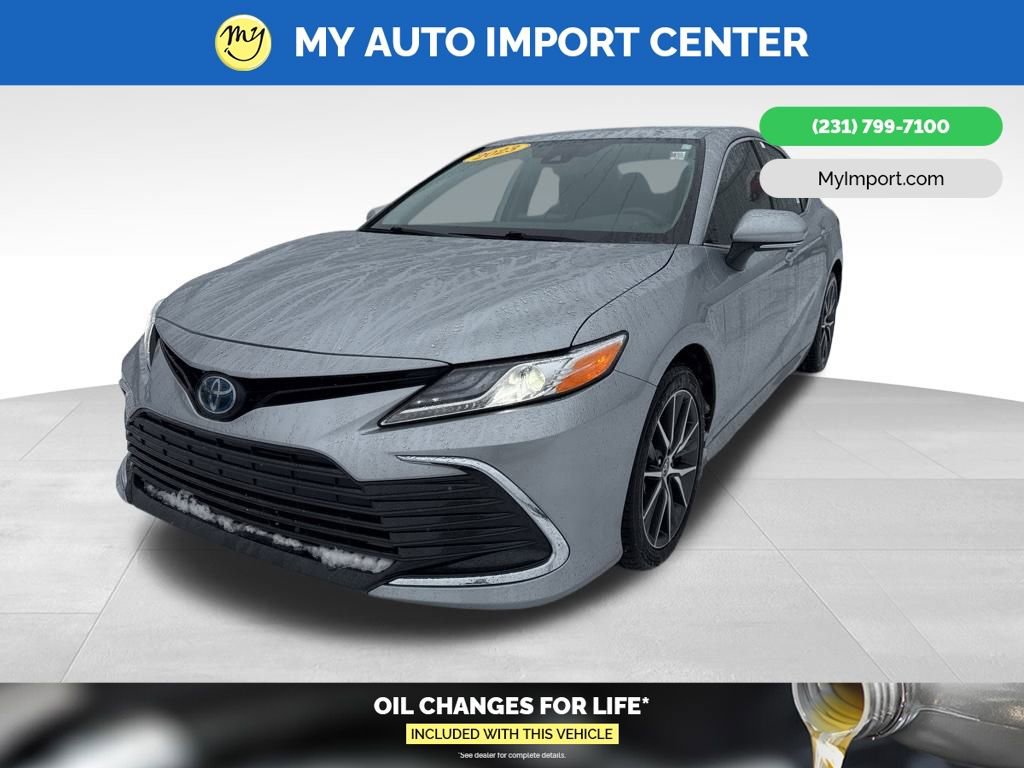 Used 2023 Toyota Camry XLE image 3