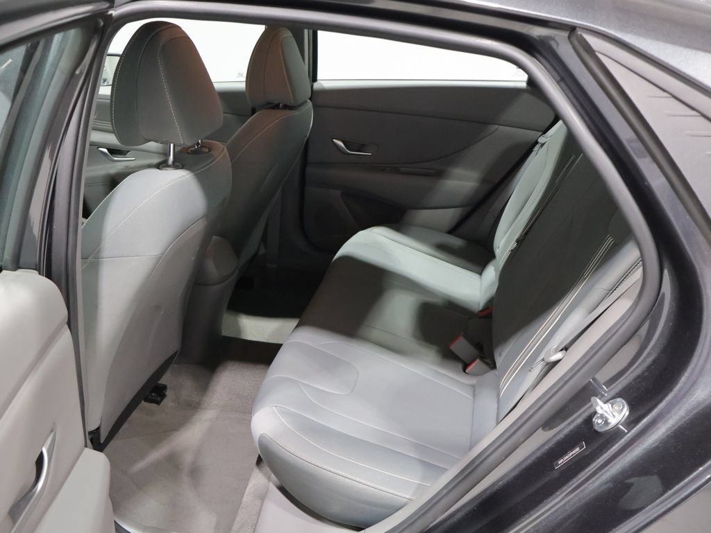 Used 2023 Hyundai Elantra SEL w/ Convenience Package FWD image 18