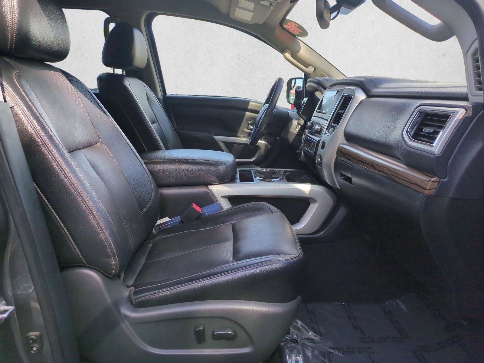 Used 2018 Nissan Titan SL AWD/4WD image 20