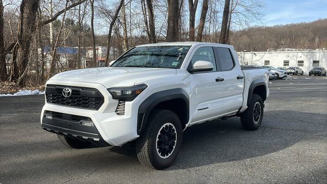 Used 2024 Toyota Tacoma TRD Off-Road image 3