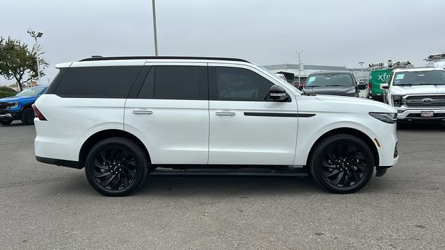 Used 2025 Lincoln Navigator Reserve w/ Jet Appearance Package image 2