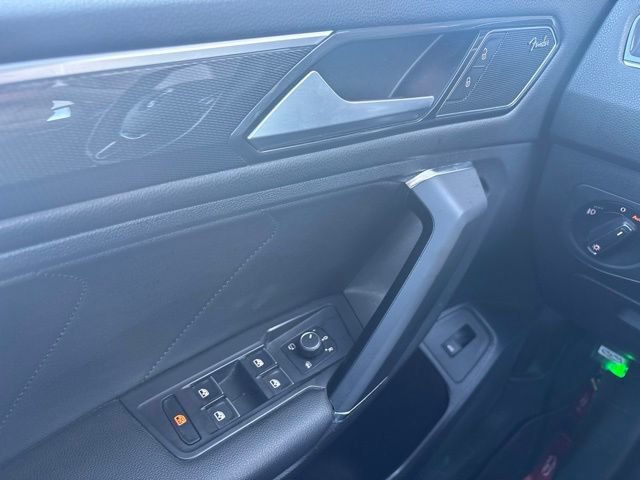 Used 2018 Volkswagen Tiguan SEL Premium FWD image 11