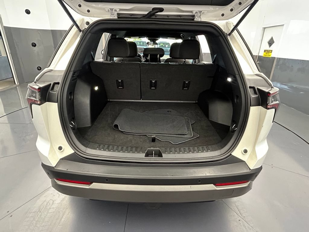 Used 2025 Chevrolet Equinox LT FWD image 58