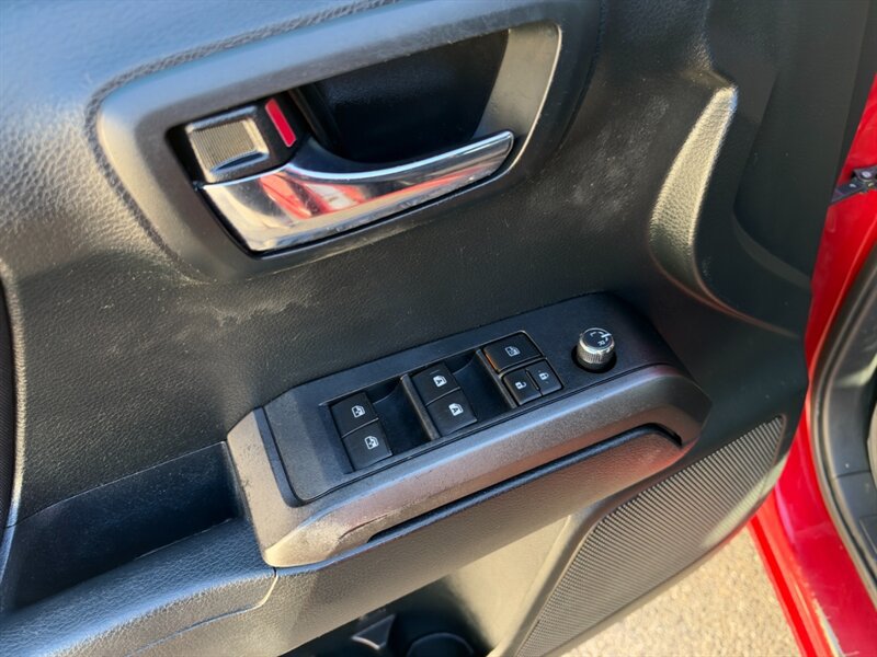 Used 2017 Toyota Tacoma TRD Off-Road AWD/4WD image 17