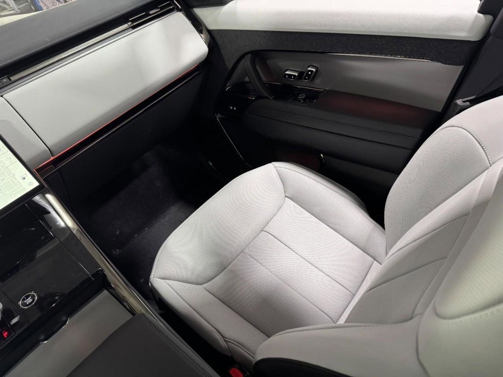 New 2026 Land Rover Range Rover Sport Dynamic SE image 17