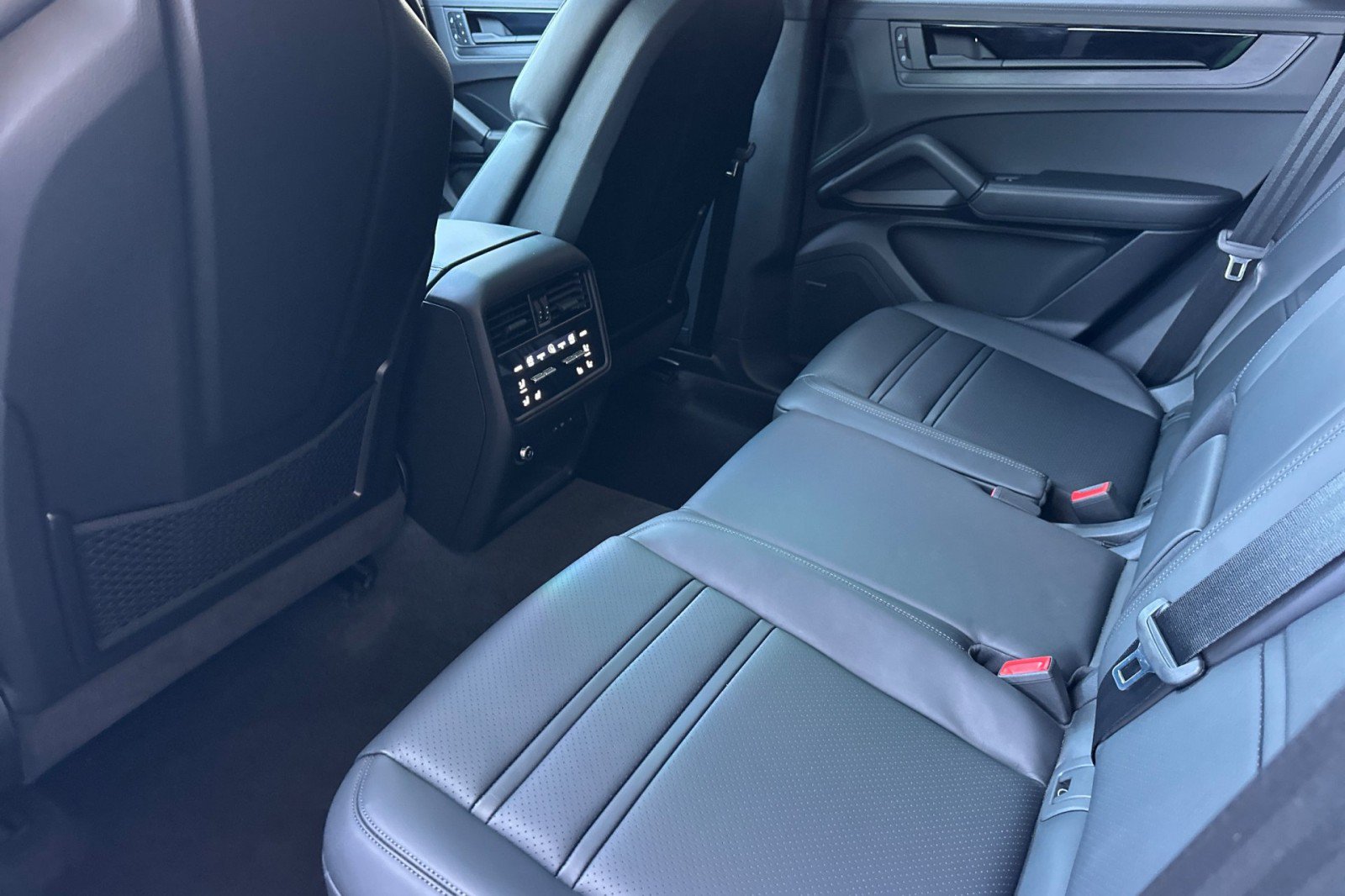 Certified 2025 Porsche Cayenne GTS AWD/4WD image 13
