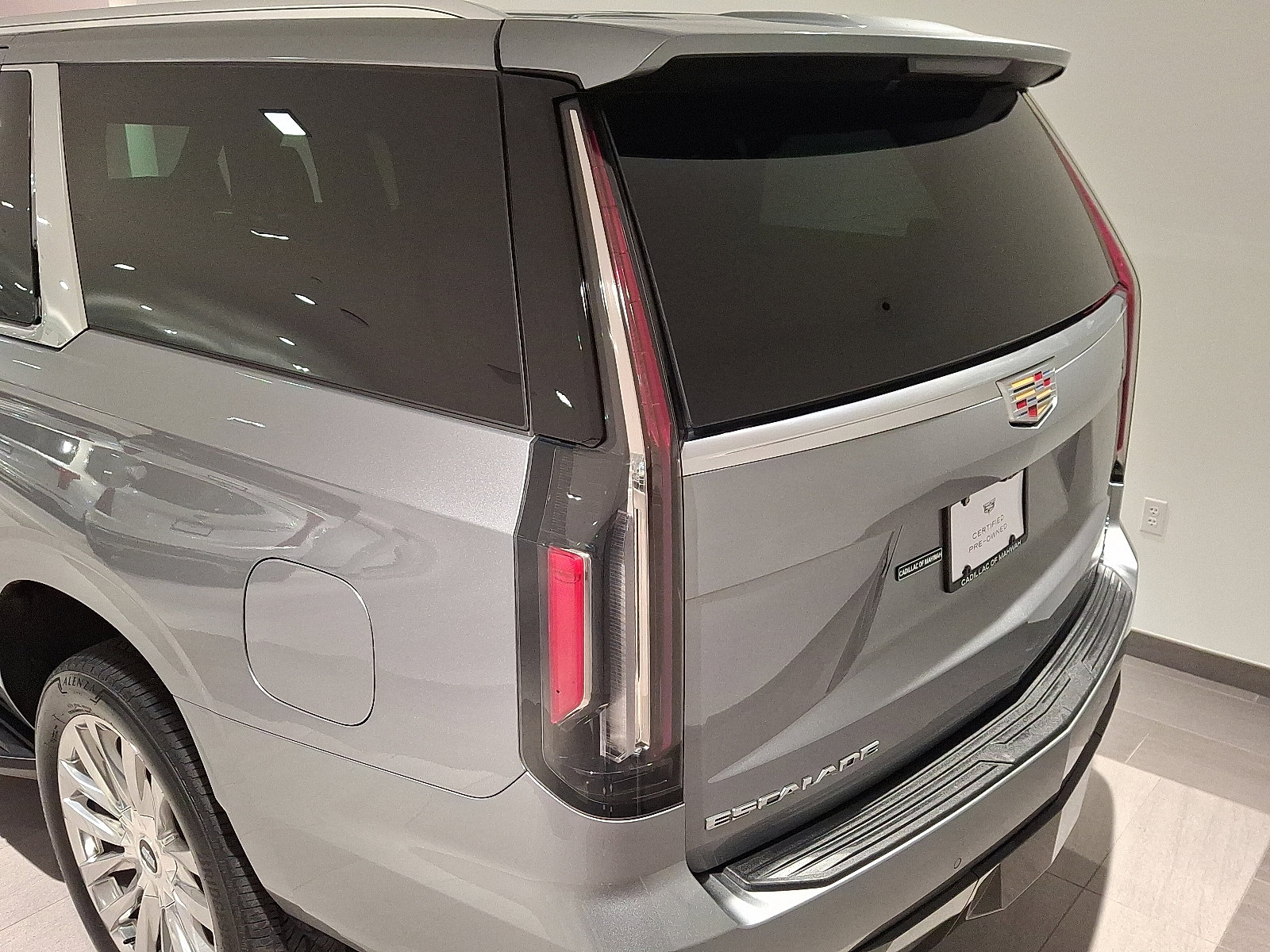 Certified 2023 Cadillac Escalade ESV Premium Luxury image 11