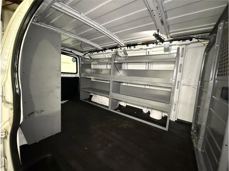 Used 2017 Chevrolet Express 2500 image 18