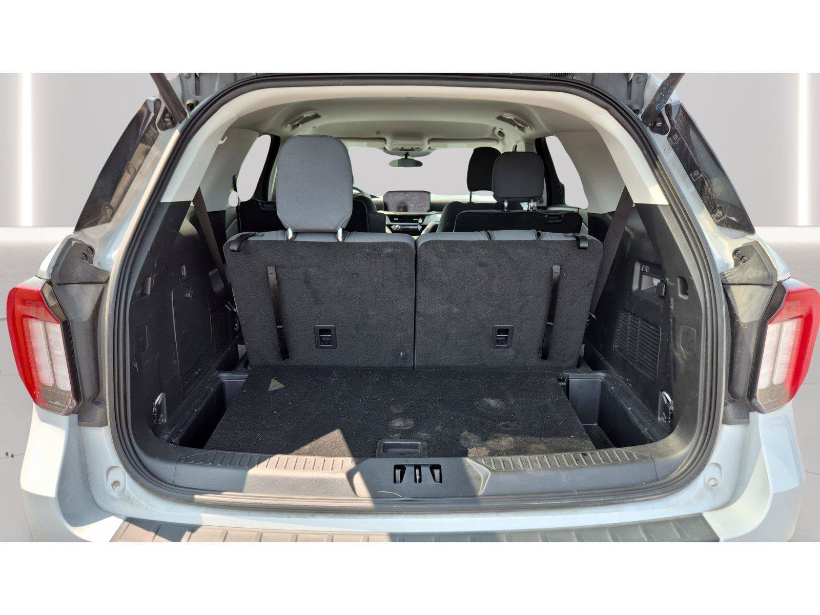 Used 2025 Ford Explorer Active AWD/4WD image 9