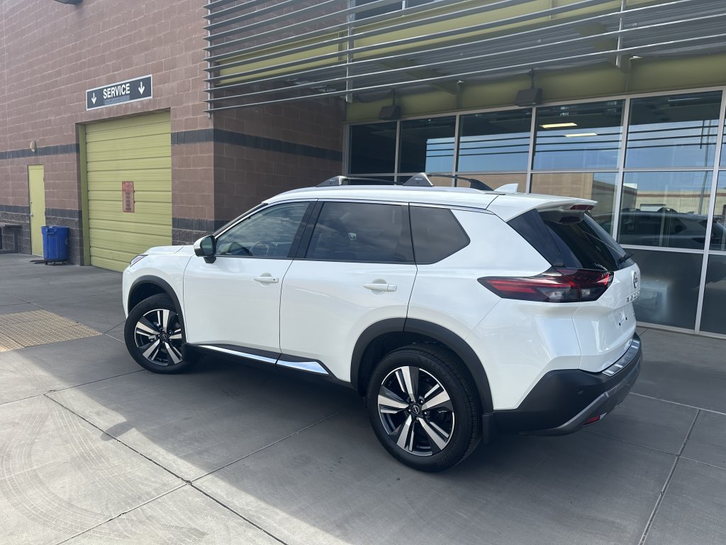 Used 2023 Nissan Rogue SL FWD image 4