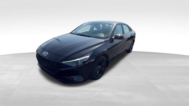 Used 2023 Hyundai Elantra SEL FWD image 2