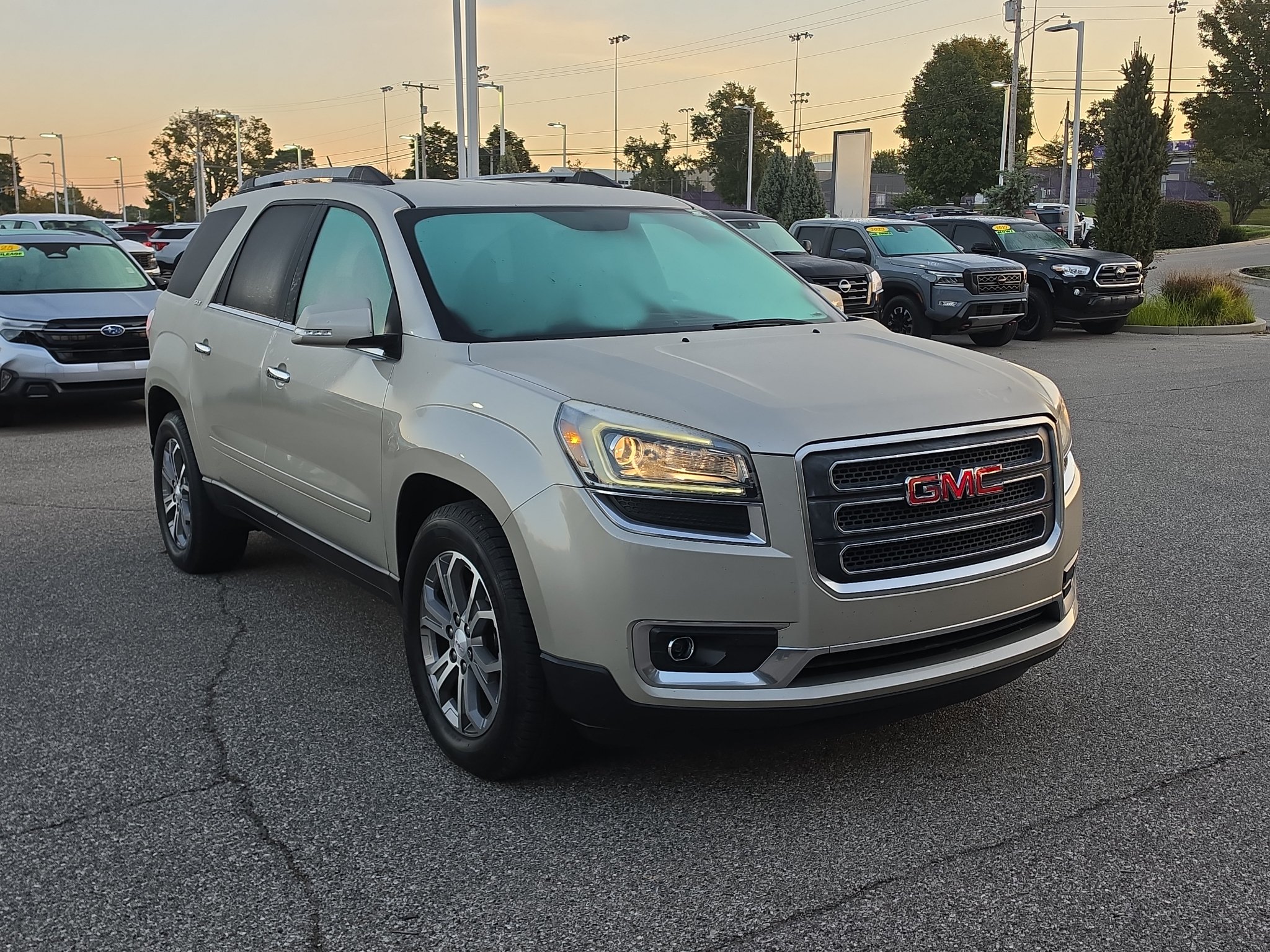 Used 2014 GMC Acadia SLT FWD image 1