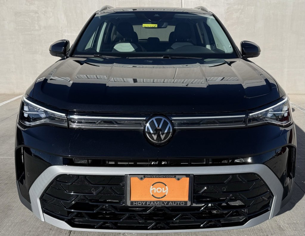 Certified 2025 Volkswagen Taos SEL image 2