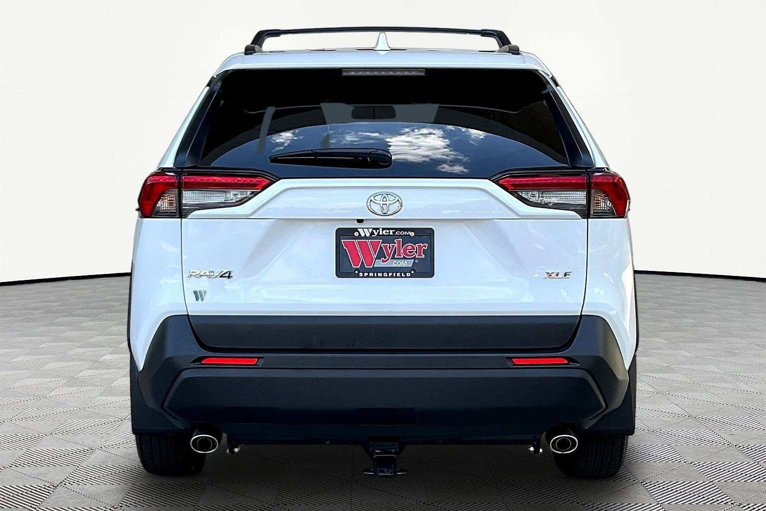 Used 2025 Toyota RAV4 XLE FWD image 5