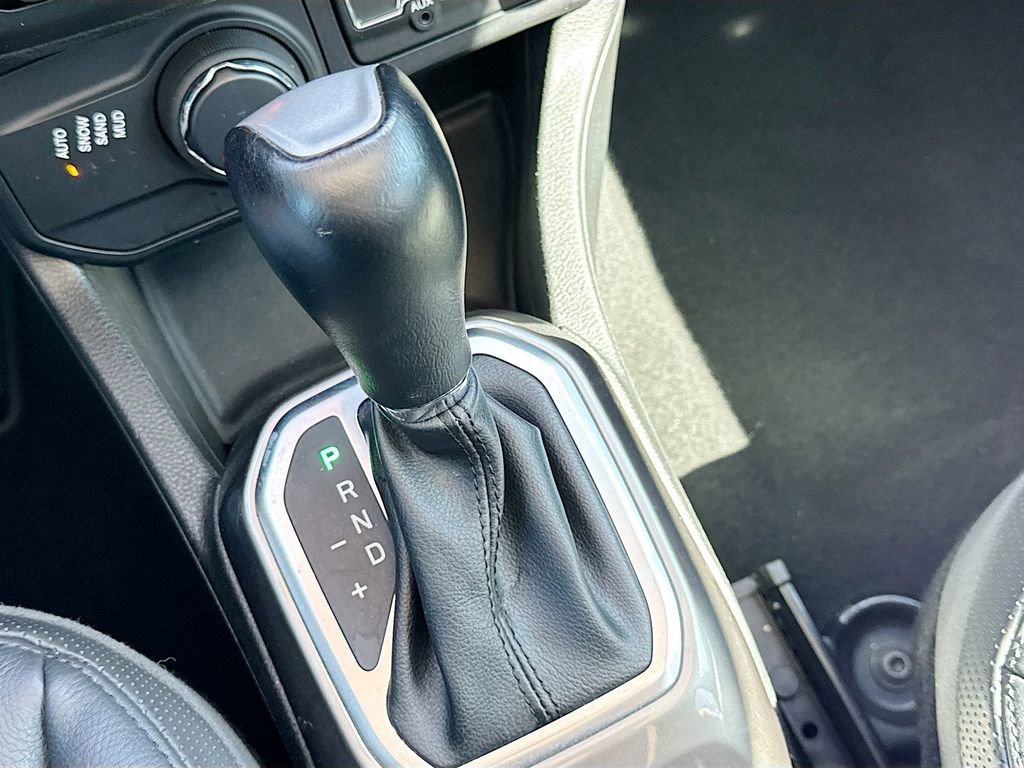 Used 2018 Jeep Renegade Limited w/ Safety & Security Group AWD/4WD image 19