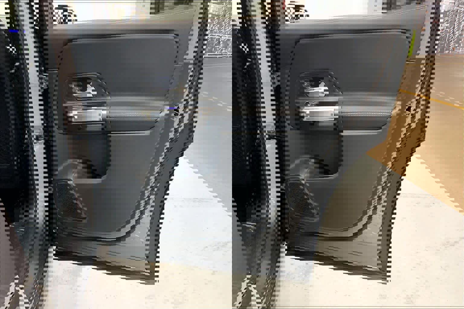 Used 2025 Mercedes-Benz GLB 250 image 12