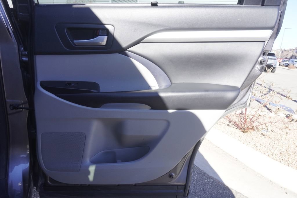 Used 2018 Toyota Highlander XLE image 25