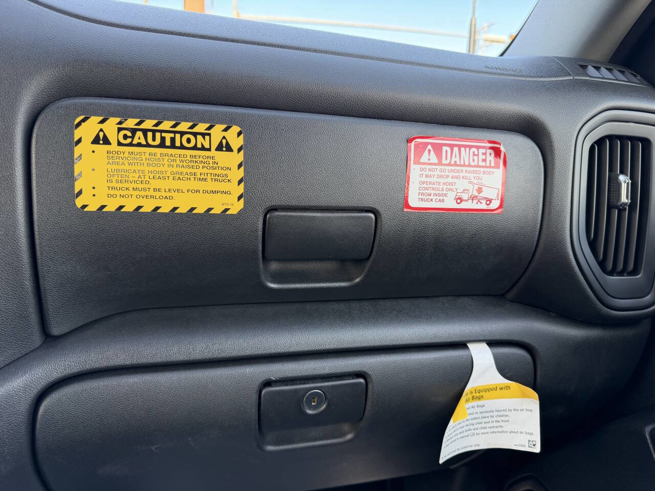 Used 2024 GMC Sierra 3500 Pro w/ Convenience Package image 29