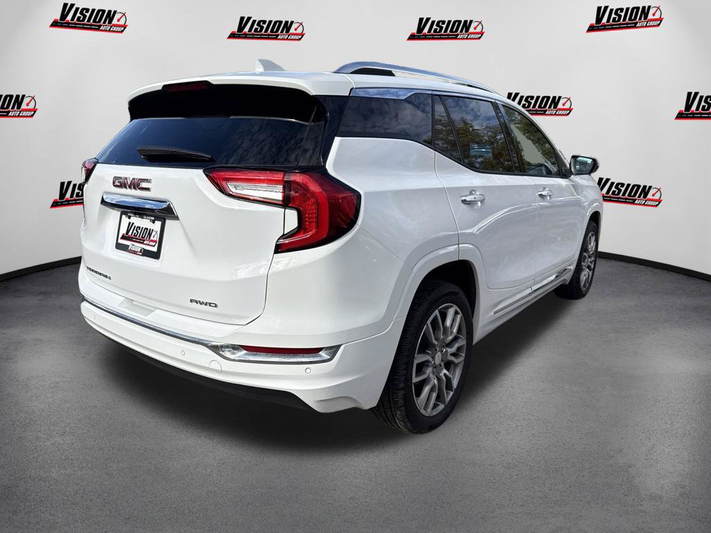 Used 2024 GMC Terrain Denali w/ Denali Premium Package AWD/4WD image 5
