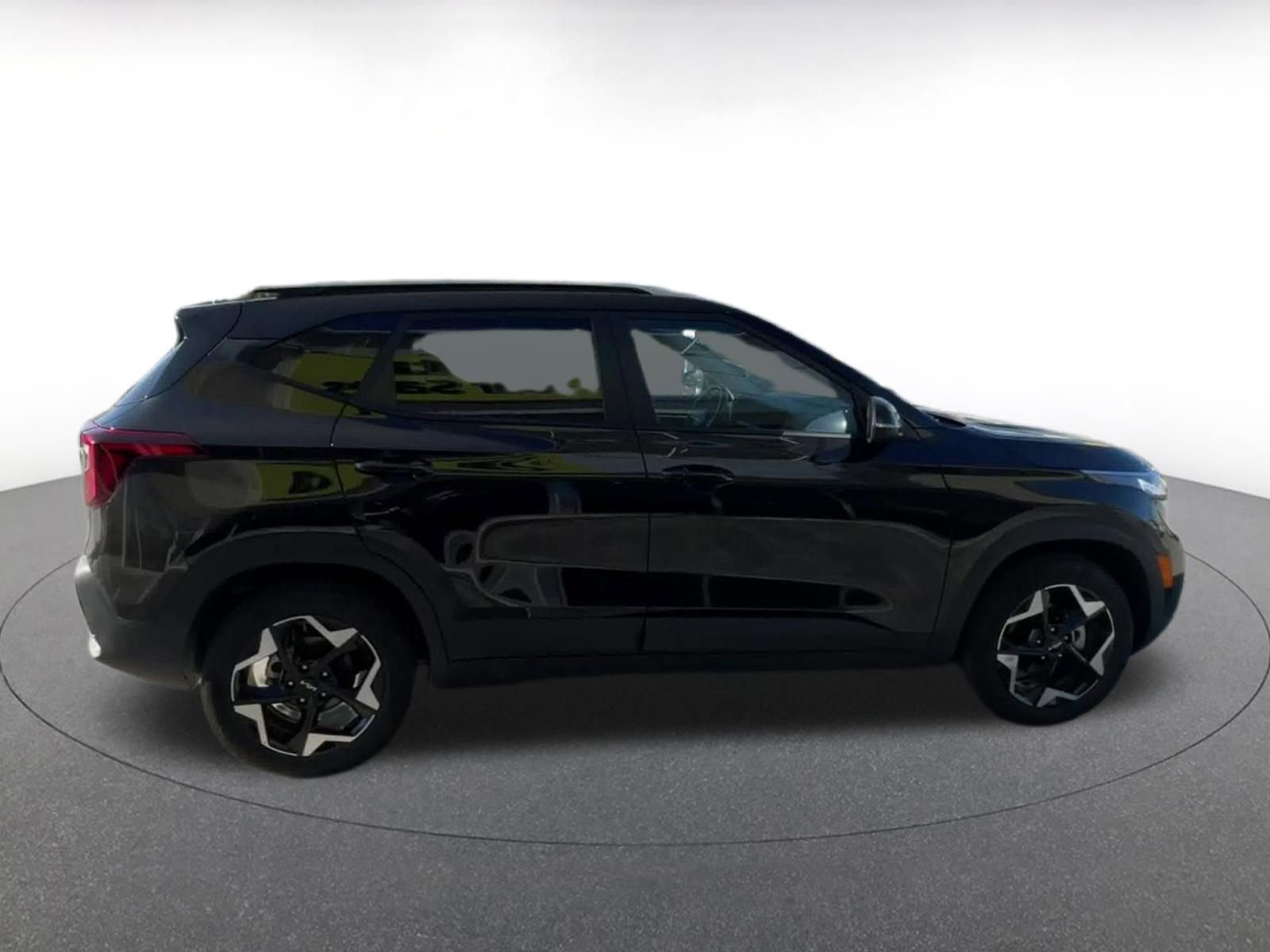 Used 2025 Kia Seltos S image 16