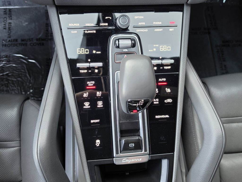 Certified 2023 Porsche Cayenne Platinum Edition image 27