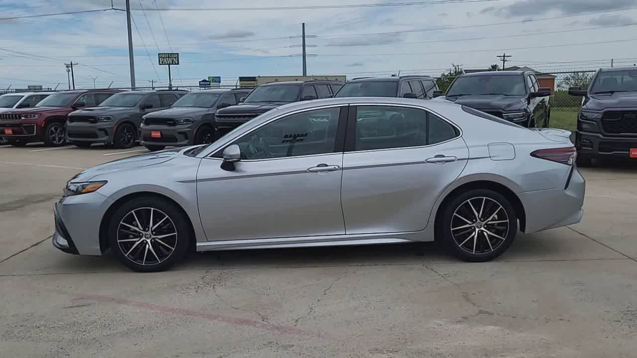 Used 2023 Toyota Camry SE FWD image 5