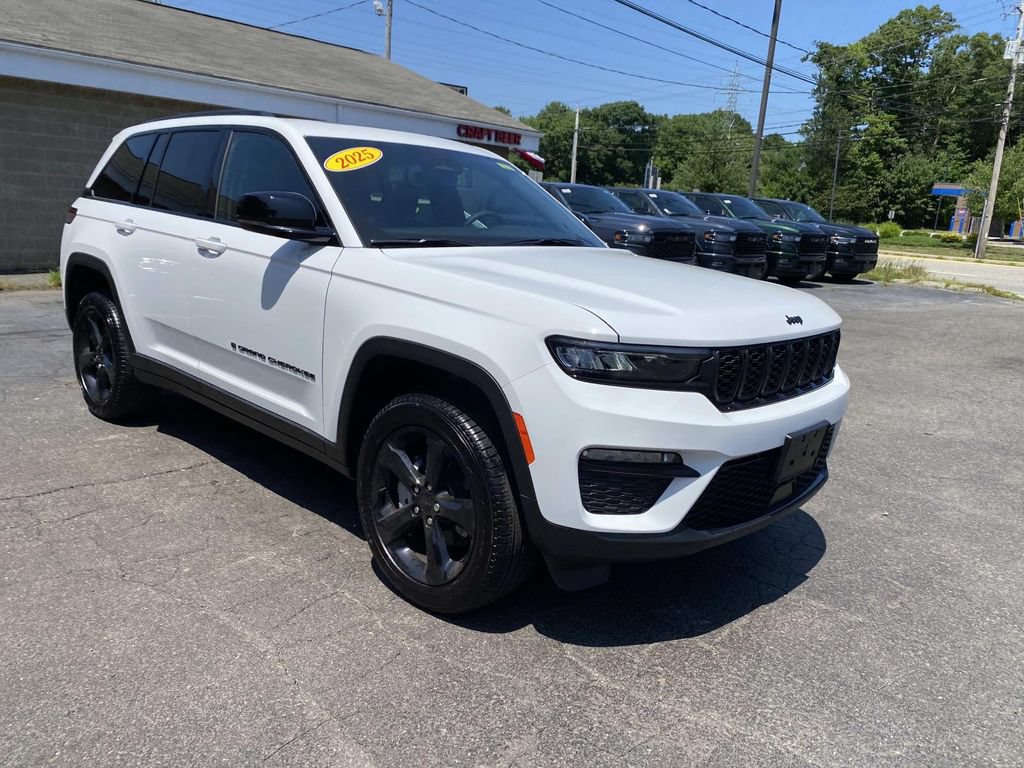 Certified 2025 Jeep Grand Cherokee Limited w/ Black Appearance Package AWD/4WD image 13