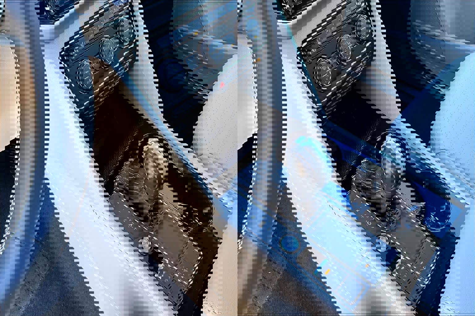 Used 2022 Volkswagen Atlas SE w/ Black Wheel Package image 17