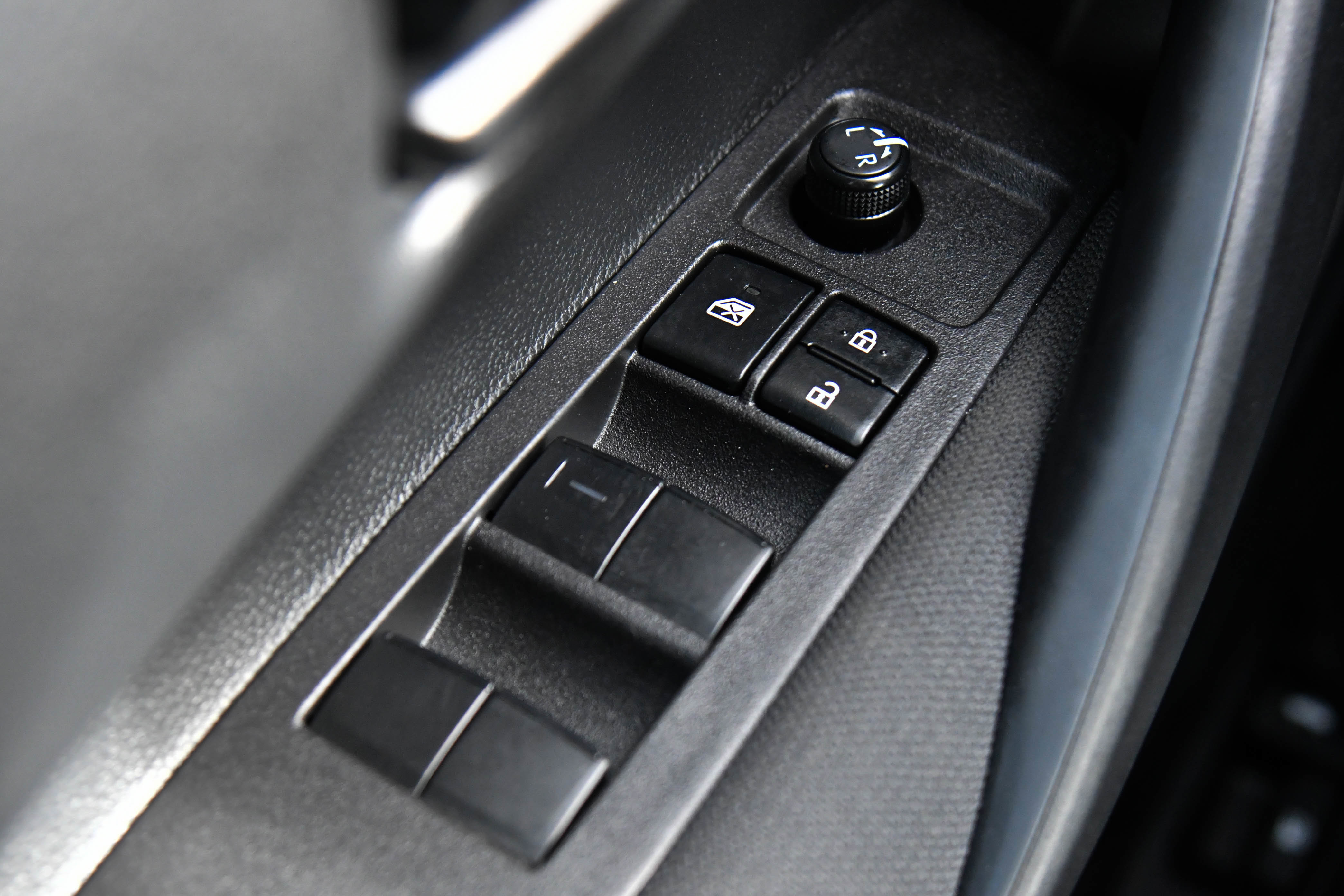 Used 2025 Toyota Corolla LE image 32