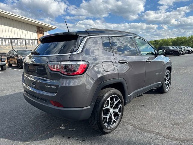 Used 2024 Jeep Compass Limited AWD/4WD image 11