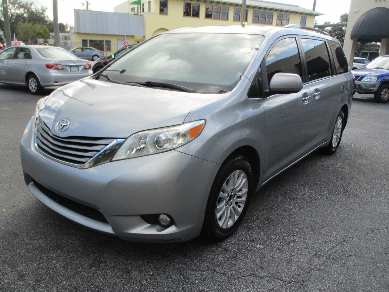 Used 2015 Toyota Sienna XLE Premium image 4