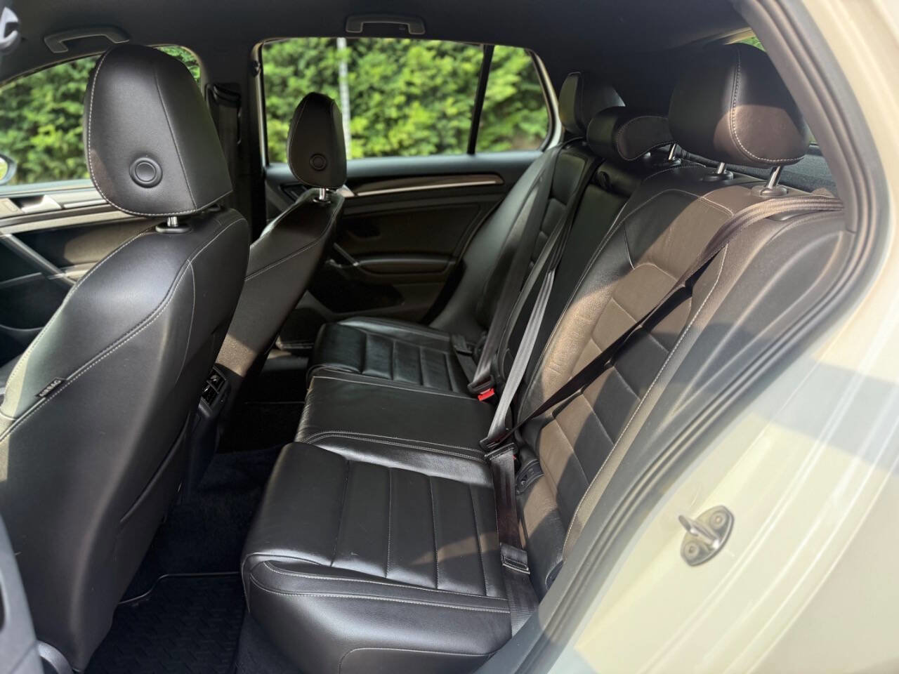 Used 2015 Volkswagen Golf R 4-Door image 28