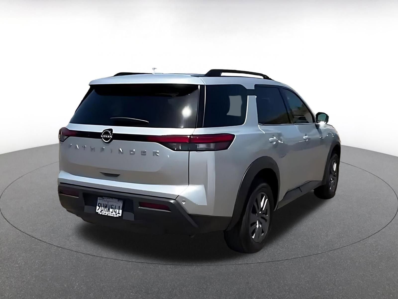Used 2025 Nissan Pathfinder SV FWD image 14