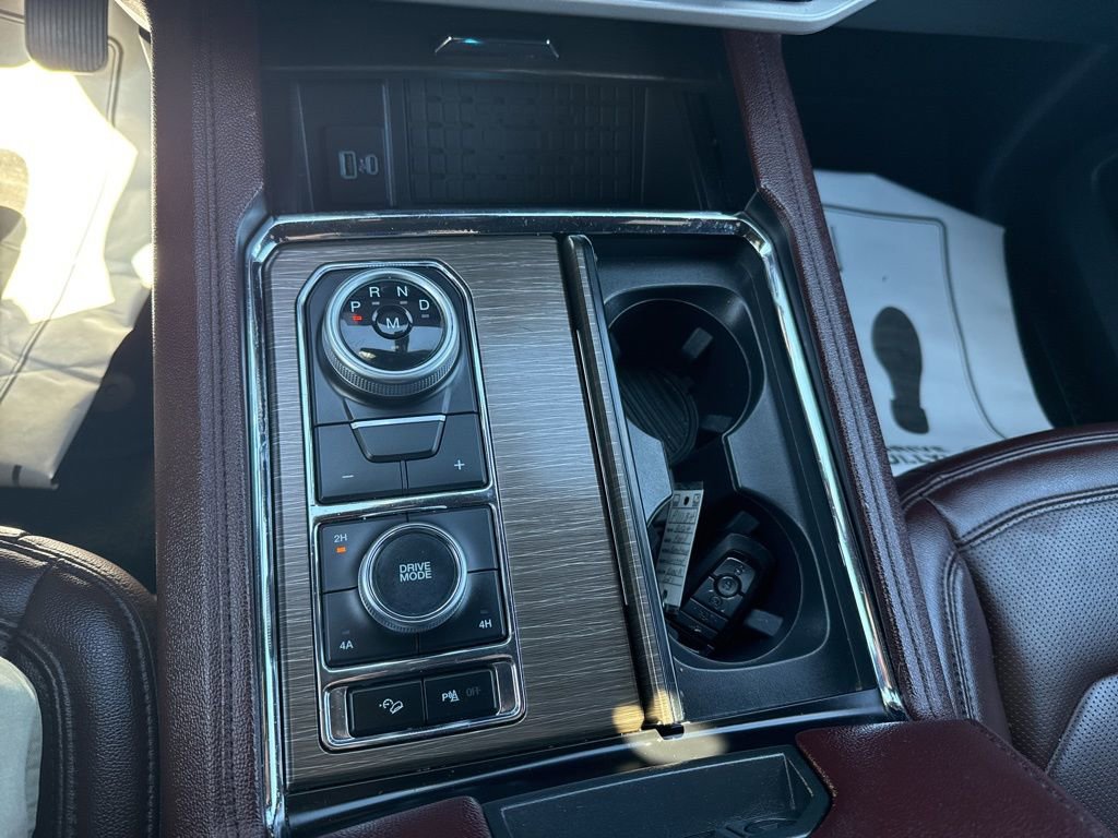 Used 2024 Ford Expedition Limited image 23