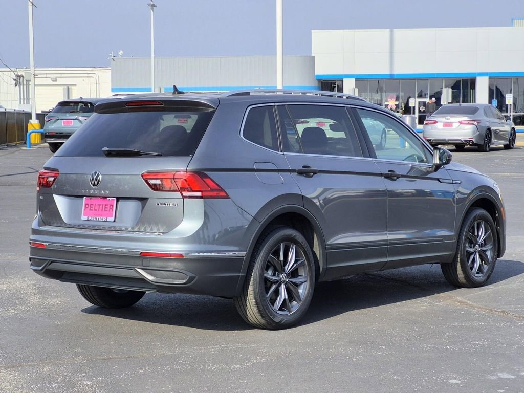 Used 2022 Volkswagen Tiguan SE w/ Panoramic Sunroof Package image 6
