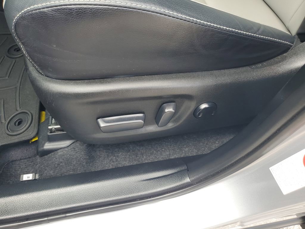 Used 2017 Toyota RAV4 Limited FWD image 16