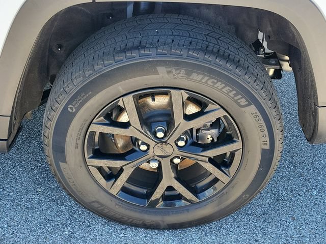 Used 2024 Jeep Grand Cherokee Altitude AWD/4WD image 27